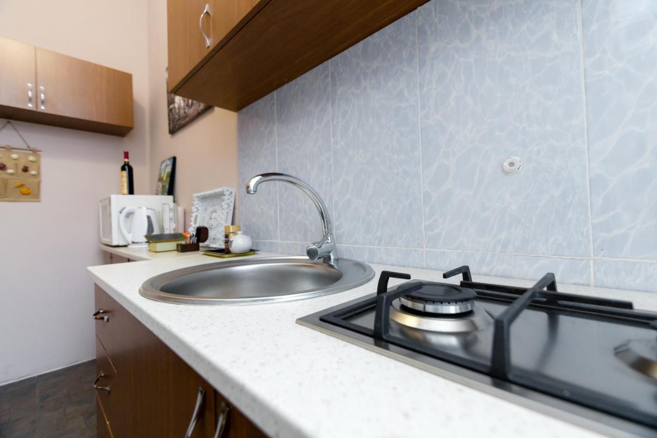 Apartment Gallery Rustaveli 1 Tbilisi Buitenkant foto