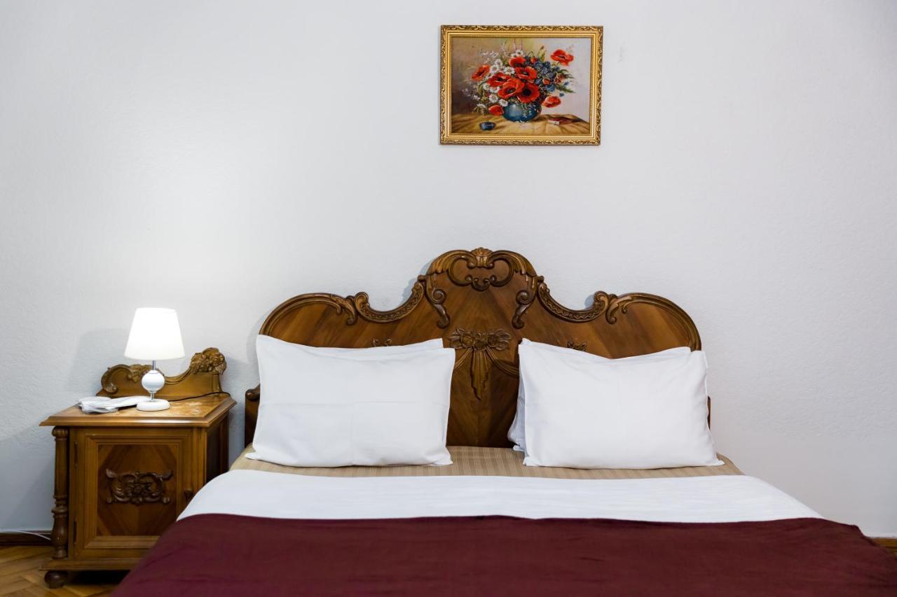 Apartment Gallery Rustaveli 1 Tbilisi Buitenkant foto
