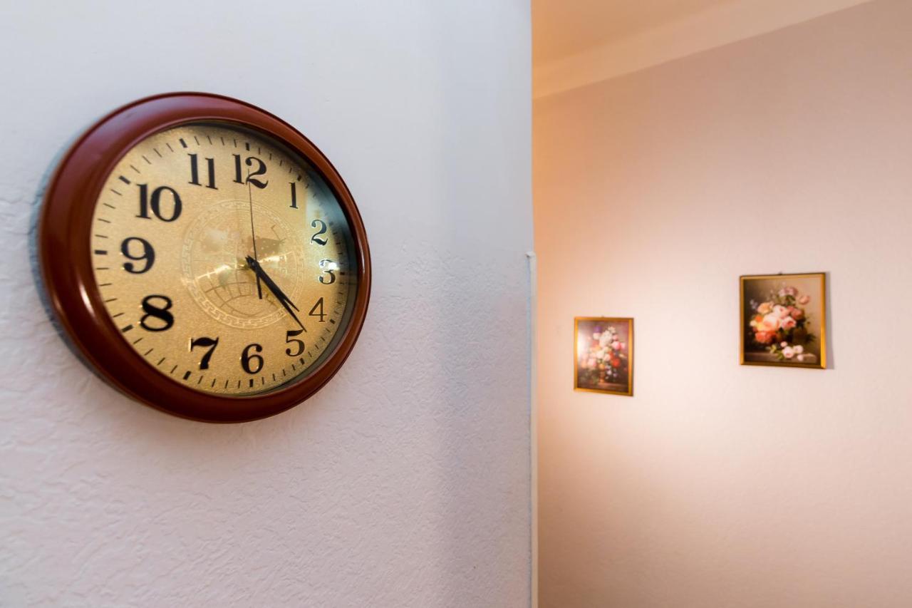 Apartment Gallery Rustaveli 1 Tbilisi Buitenkant foto