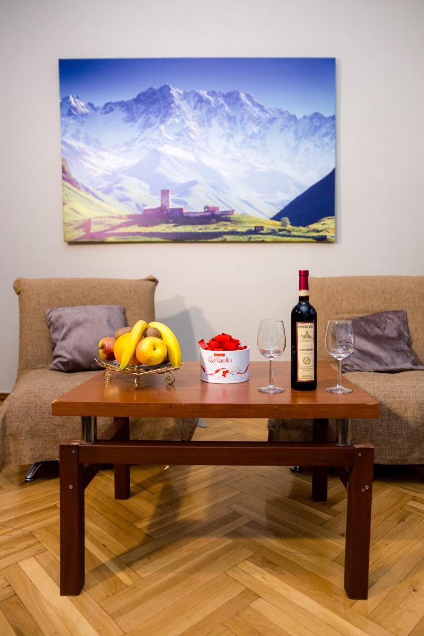 Apartment Gallery Rustaveli 1 Tbilisi Buitenkant foto